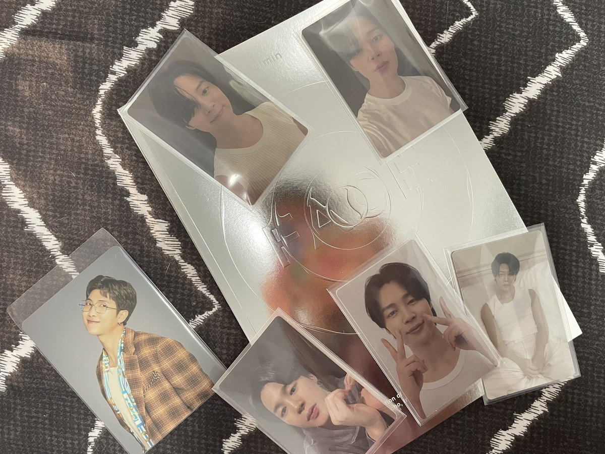 JCroBear's tweet photo. Sobrang ganda 😭😭 thanks @purpleshopph 
Di ko na nasama yung isang album. Excited na yung kashare ko na pa deliver na 🤣🤣 https://t.co/J2giVojI7r