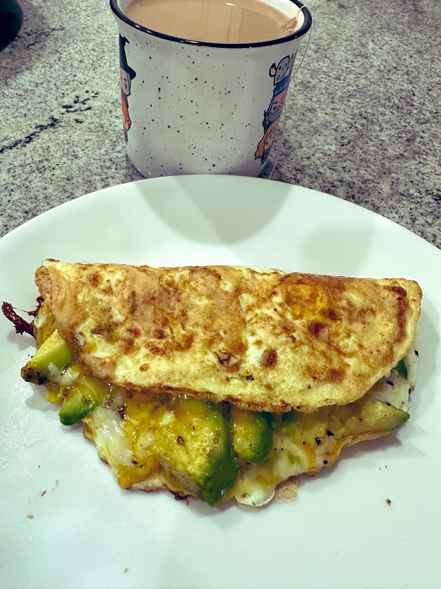 free_style_chef's tweet photo. Starting this Thursday the right way. Agree?
#eggs #avocado #cheese #breakfasteggs #breakfast #simple #irishbreakfasttea #teawithmilk #irishtea https://t.co/tVGNLxCJs3