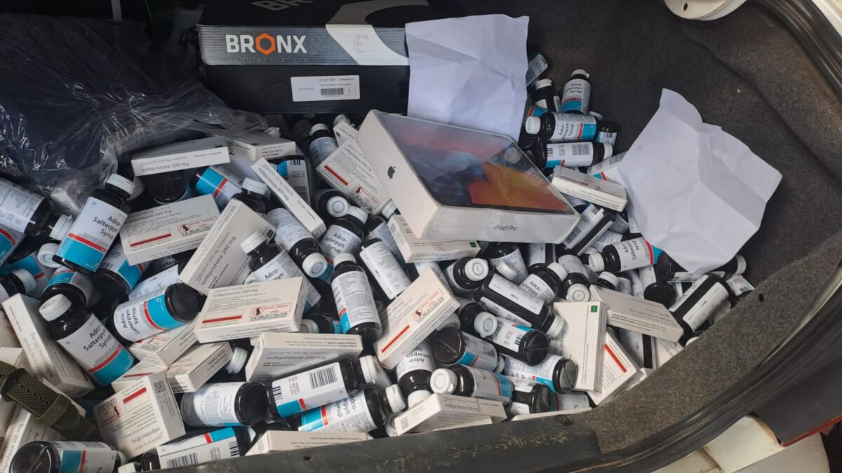 Veetra__'s tweet photo. Four foreign nationals traced after hijacking a courier vehicle.

Armed suspects bearing Lesotho passports were arrested soon after hijacking a courier vehicle in the east of Johannesburg Gauteng.

“The driver of the courier truck was hijacked in Ekurhuleni and later dumped a few kilometres away. The suspects drove the truck to an isolated place where they offloaded some of the goods to their vehicle.

The police collaborated with the tracker company and information led them to a house in Rockville where four suspects were found. Upon searching their car, police found different kinds of medication, clothes with price tags on them, and laptops, among other items. Preliminary investigation revealed that the items are the ones that were taken from the hijacked truck,” he detailed.

Gauteng Provincial Commissioner, Lieutenant General Elias Mawela, praised the collaboration between the police and Tracker Company that led to the arrest of the criminals. “The investigation is underway to establish if these criminals are not linked to other robberies and hijackings of courier trucks in Gauteng,” he confirmed.