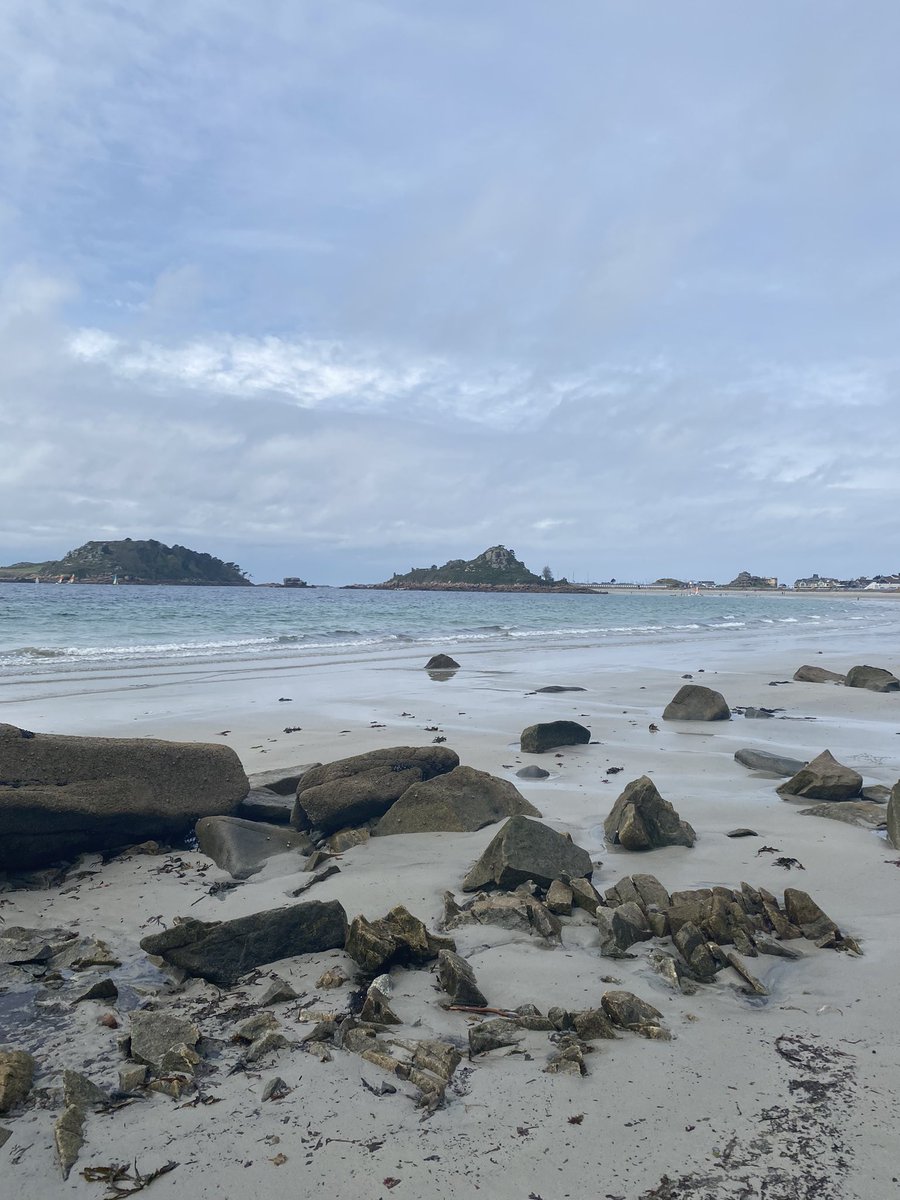 maelialc's tweet image. Il y a un an, j’ai hésité à profiter de mon rang au concours pour prendre un poste en Bretagne. Finalement, j’ai décidé de rester dans l’académie de Versailles, pour son dynamisme et sa diversité d’établissements. Et la Bretagne reste mon plus beau refuge. #perdir2022