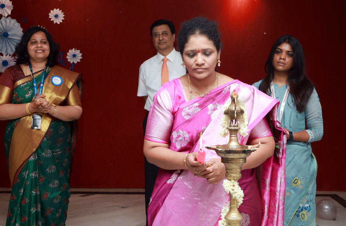 oralmedicinesdc's tweet image. Our beloved HOD (Admin) Dr. T.N. Umamaheswari delivered a guest lecture on &quot;ORAL CAVITY- AN INDICATOR FOR DIAGNOSING SYSTEMIC DISEASES&quot; at SCOPE 2023 organized by Sathyabama Dental College, Chennai💯on 27/04/2023 #invitedlecture #guestspeaker  #saveetha_omed  #oralmedicinesdc