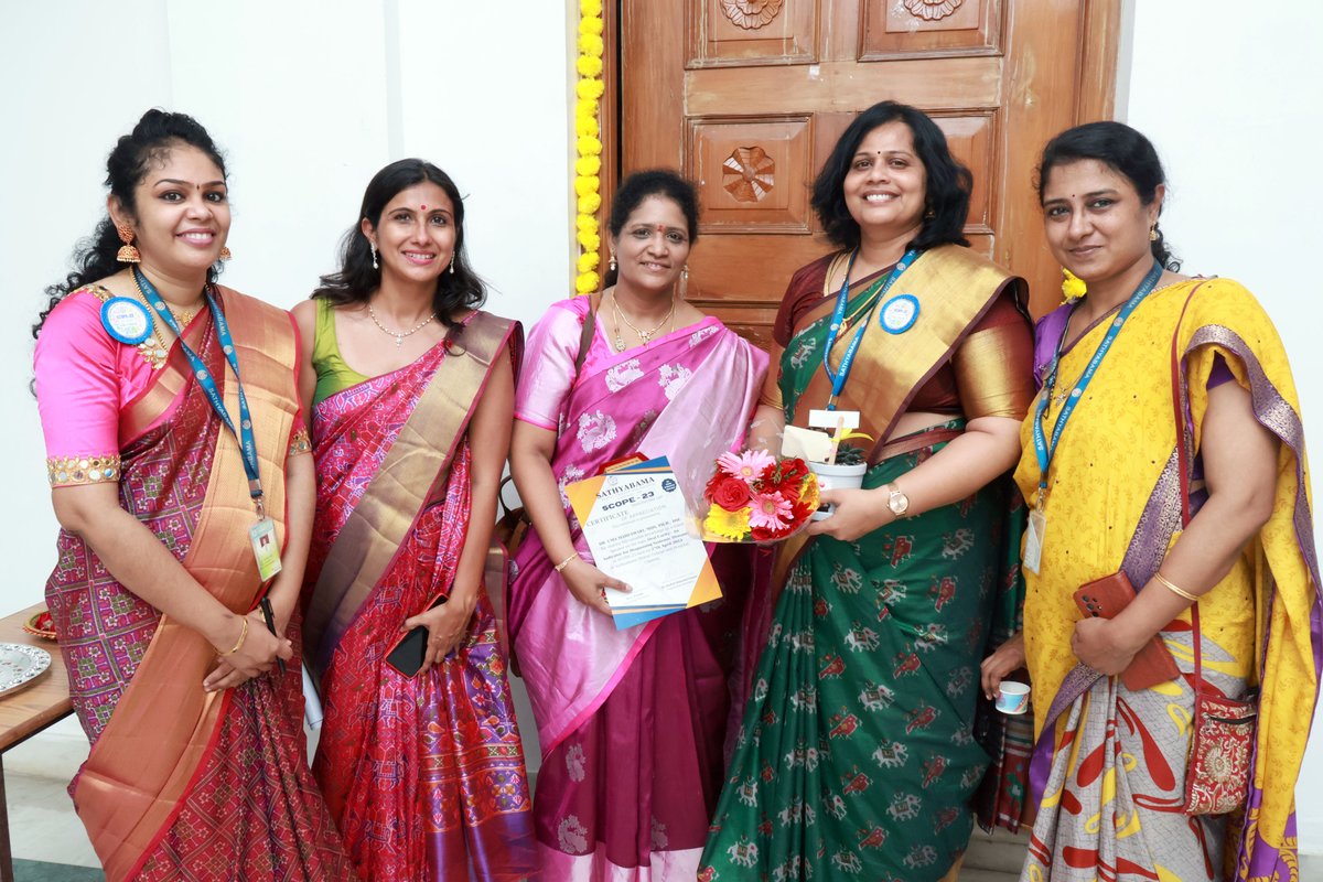 oralmedicinesdc's tweet image. Our beloved HOD (Admin) Dr. T.N. Umamaheswari delivered a guest lecture on &quot;ORAL CAVITY- AN INDICATOR FOR DIAGNOSING SYSTEMIC DISEASES&quot; at SCOPE 2023 organized by Sathyabama Dental College, Chennai💯on 27/04/2023 #invitedlecture #guestspeaker  #saveetha_omed  #oralmedicinesdc