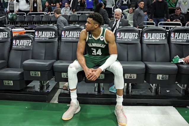 Giannis Antetokounmpo sobre a eliminação para o Miami Heat na 1° Rodada dos Playoffs

"Eles estavam jogando pra eliminar a gente, e nós estávamos jogando para sermos campeões... Nós estávamos um pouco a frente de nós mesmos"