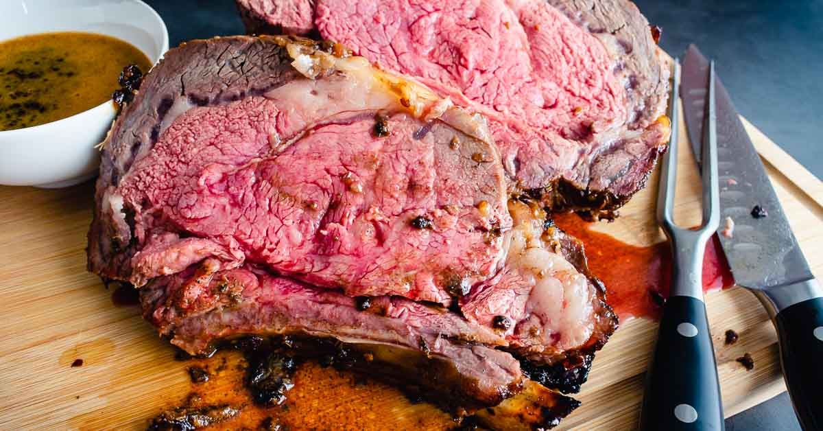 Standing Prime Rib Roast 🎄
This herb-crusted Standing Prime Rib Roast was a spectacular centerpiece to my Christmas dinner! Don't tell anyone how easy it was!!

hungrypinner.com/standing-prime…

#standingribroast #primerib #roastbeef #christmasrecipe #christmasdinner