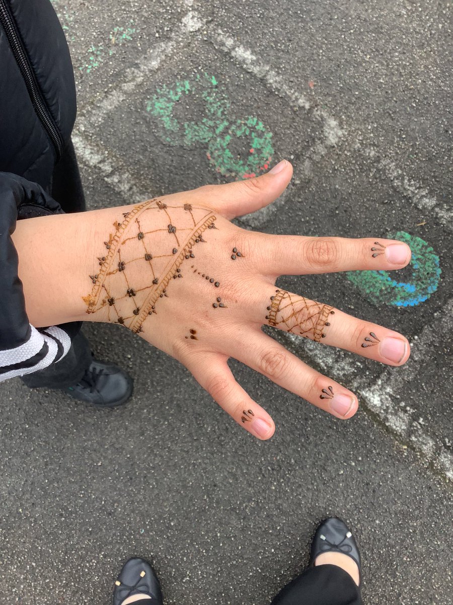 OABlI's tweet photo. Eid Party in full swing! @OasisAcademies https://t.co/KyZRX8BpXA