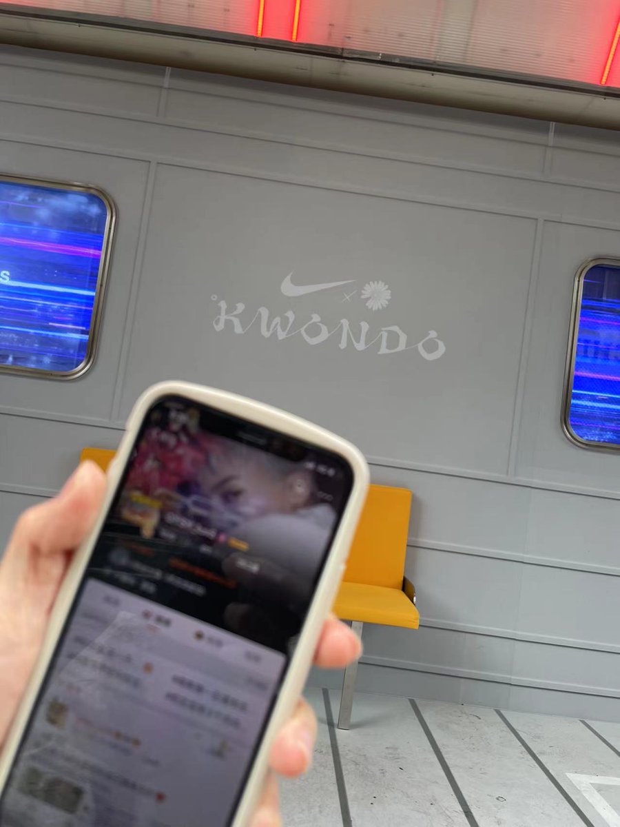 DramaQisfree's tweet photo. Thx to my friends in Shanghai and Guangzhou ❣️
They came to different pop-up shops with my heart. I'm so lucky to meet these lovely girls🌼
Let's continue to accompany Jiyong together in the future! 🫶🏻
@IBGDRGN #GDRAGON #kwondo #kiiiondo #NikeXPeaceminusone #權道 #freedominflow https://t.co/PRbCOzgBK5