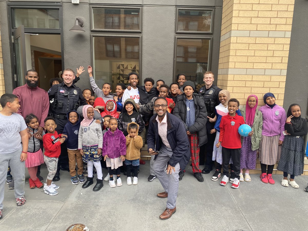 mtkapd's tweet photo. Yesterday we hosted an awesome #CookieWithACop event at Preserve at Shady Oak Apartments. The kids and adults had a blast chatting and sharing cookies with our officers. Thanks to those who joined us! #MTKAProud  🍪👮‍♂️ https://t.co/NViKPN5Td0