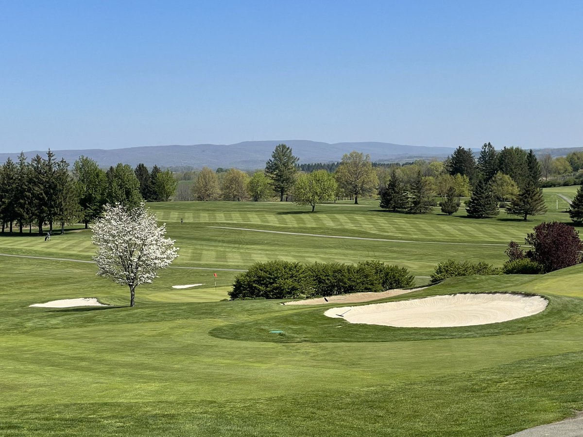 ligoniercc's tweet photo. The traps are looking great with their new sand. Tee times still available for today! Your boss says you can take half a day. 
#golf #golfmore #ligonier #ligoniercc #nofilter #itsatrap https://t.co/KGVv3KrFtQ