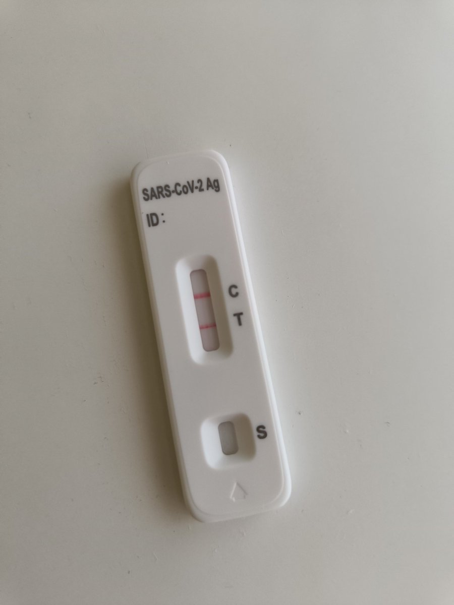 MantylaTuija's tweet photo. Voi paska 😬 Sieltähän se ensimmäinen kerta tuli. Pitäkää peukkuja, että pääsen helpolla. Riskiryhmäläisenä en olisi koronaa halunnut. #COVID #firsttime #riskgroup https://t.co/XDSSll5tTG
