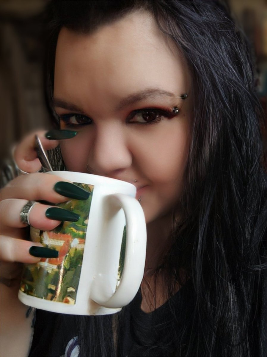 Sachsenladyyyy's tweet photo. Welch ein gevögel hier 🤣🤣 meine lieben twitscherlies Ich wünsche Euch einen schönen Nachmittag 😘 #PlayTogether was trinkt ihr gerne am Nachmittag oder Morgen?? Ich bin ein #Kaffeekind
#curvygirlfashion #cutelady #nachmittag #lovemelikeudo #myownstyle #crazypiercings #likeme https://t.co/oYcJkC71Dp
