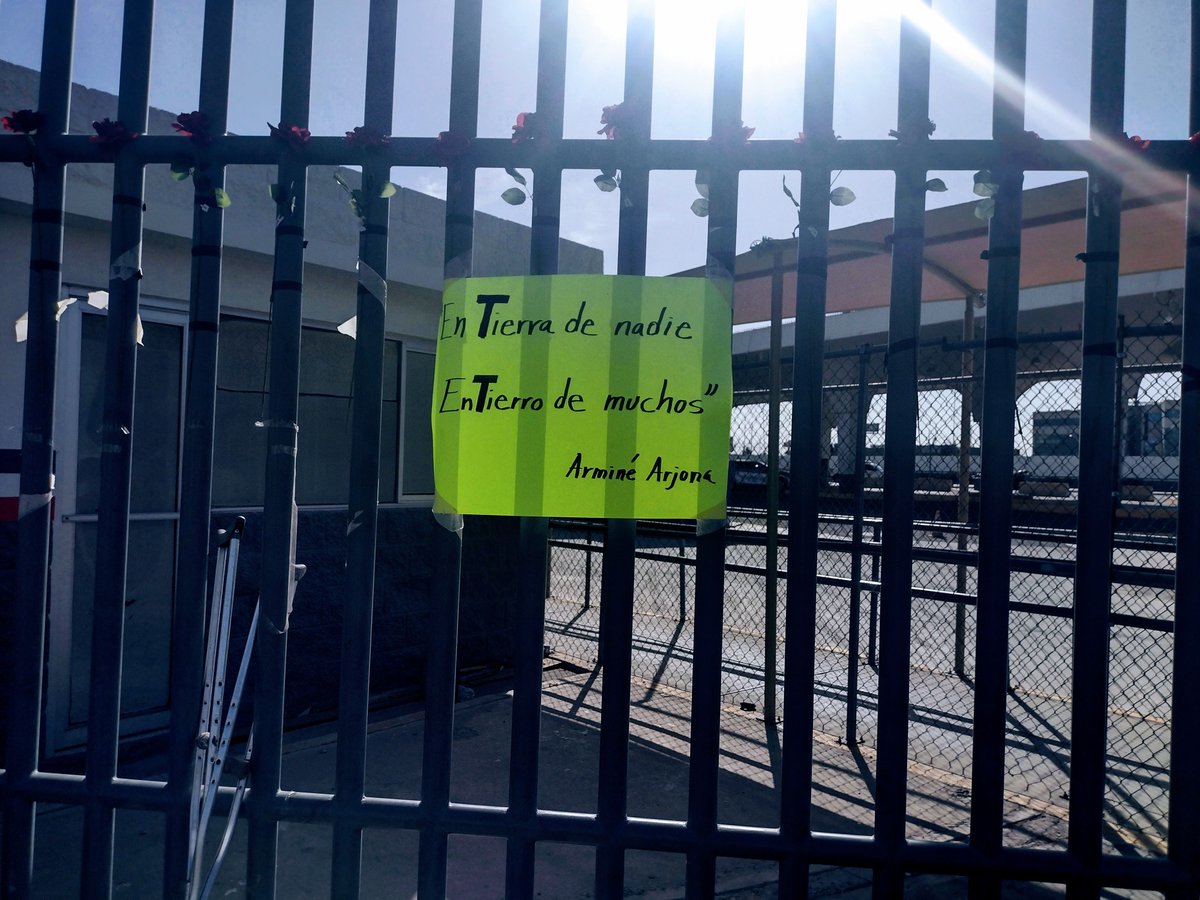 Today is one month that a preventable fire at the <a href="/INAMI_mx/">INM</a> detention center in #Juarez led to the death of 40 migrant men--many of them indigenous youth. 
Media attention has now vanished. However, people are still camping outside of the facility demanding  answers and justice.