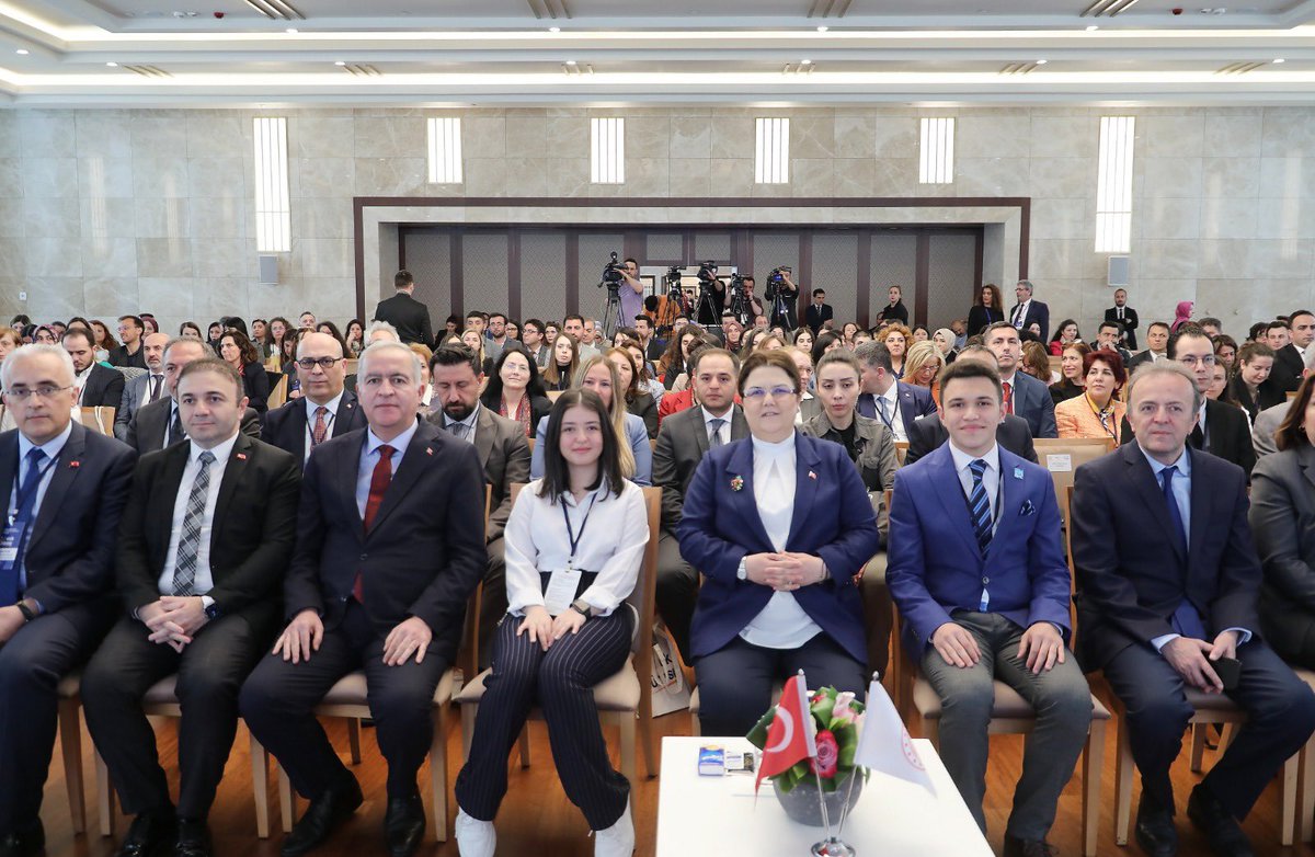 bakiyazgan's tweet photo. Türkiye’de ilk kez çocuklara yönelik ihtiyaçları, sorunları ve çözüm önerilerini ortaya koymak için #ÇocukYüzyılı temasıyla 1. Çocuk Şurası’na komisyon üyesi olarak katılım sağladık. https://t.co/w4GDQ0tLQY