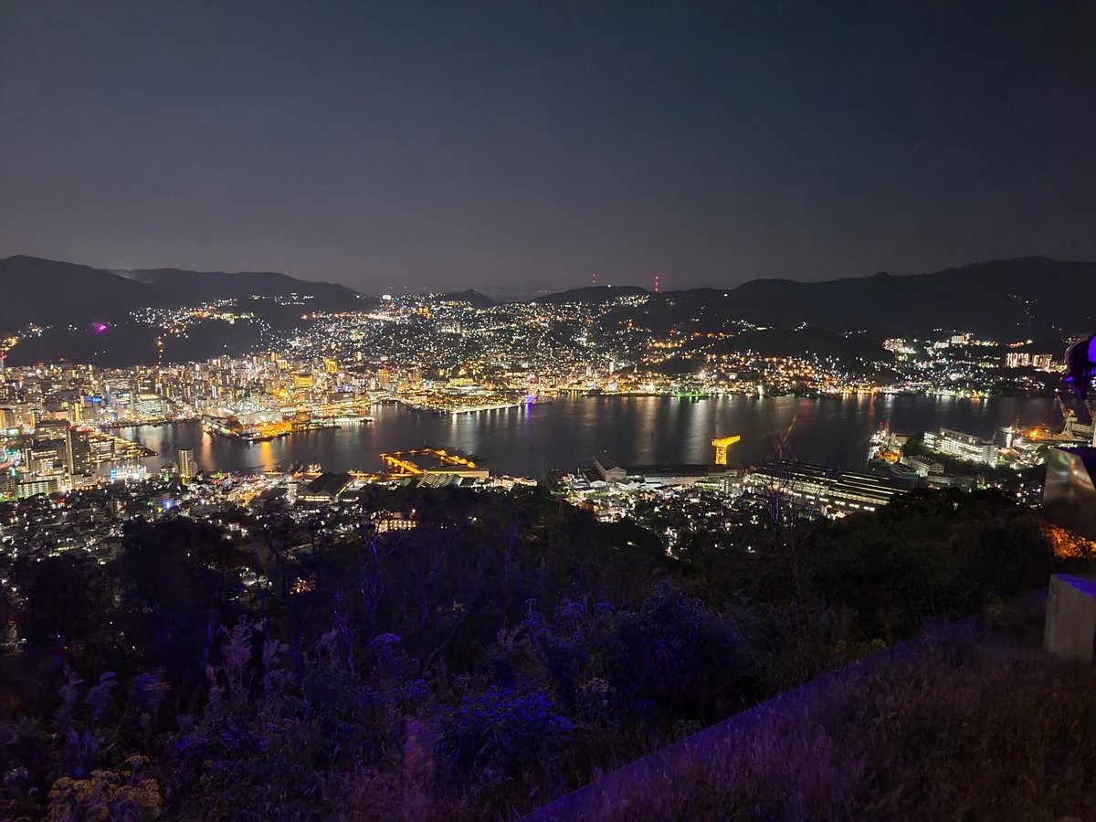 長崎にドライブに行ってきました。
長崎の夜景は最高ですね～。
行きはフェリーで楽でしたが、帰りは陸路で4時間かけ熊本へ。
でも、楽しかったです。
