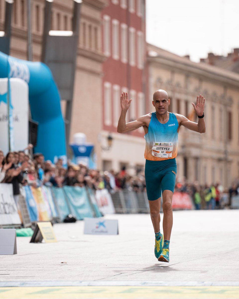 MaratonZaragoza's tweet photo. Con @hoka y sus atletas aprendimos que VOLAR es algo muy terrenal, muy humano.

¡Gracias por tantos buenos momentos en el MANN-FILTER Maratón de Zaragoza CaixaBank!

#FlyHumanFly

📸 @sportmedia_es https://t.co/VQA115uHGP