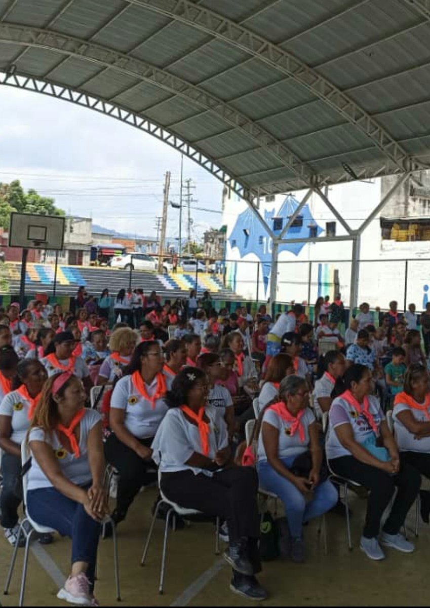 IvssMoron's tweet photo. #GenteIVSS acto de Certificación de Mujeres de la Patria como Promotoras #RUTAMATERNAPARTOHUMANIZADO, eje de la costa.#JuntosPorCadaLatido #LactanciaMaterna. @MagaGutierrezV @NicolasMaduro @MinMujer. https://t.co/iJ0j9cjfCg