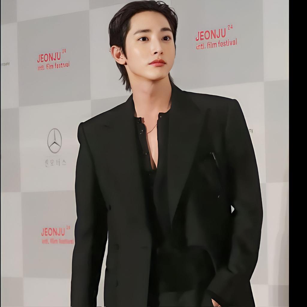 Clau220900's tweet photo. My beautiful angel @LXXSXXHKKK in the red carpet ❤️❤️❤️ always handsome, always perfect
#leesoohyuk
#leesoohyukthebestof2023
#leesoohyukstyle
#festivalfilmjeonju
❤️❤️❤️❤️❤️❤️❤️❤️
#ghostfandom https://t.co/K7oIKgXM6Q
