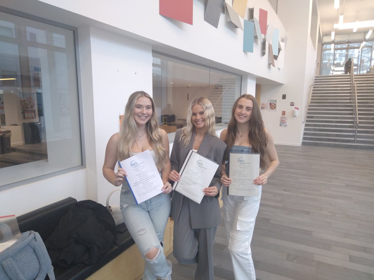 GcuPsychology's tweet image. Fab end to a fab day running into these superstars from our L4 BSc #AppliedPsychology cohort as they submit their dissertations #DissertationDone
