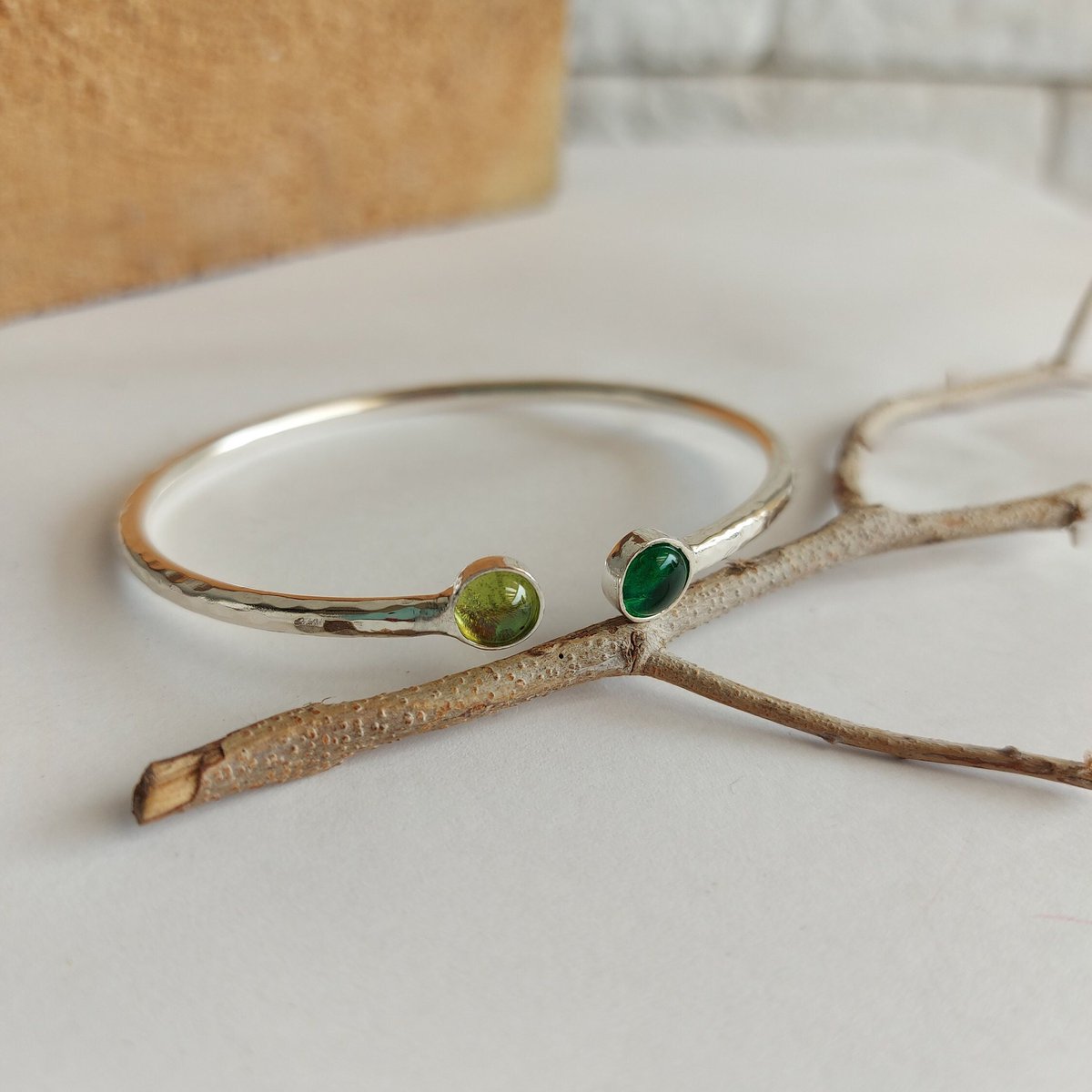 katishainy's tweet photo. ★★★★★"Very nice and extremely accommodating. She knew I was worried about not getting it in time to give it to my future daughter-in-law at their wedding. She made sure that I got it in plenty of time. That relieved so much stress. And the bracelet is gorgeous. Thanks https://t.co/bajbL6iryW