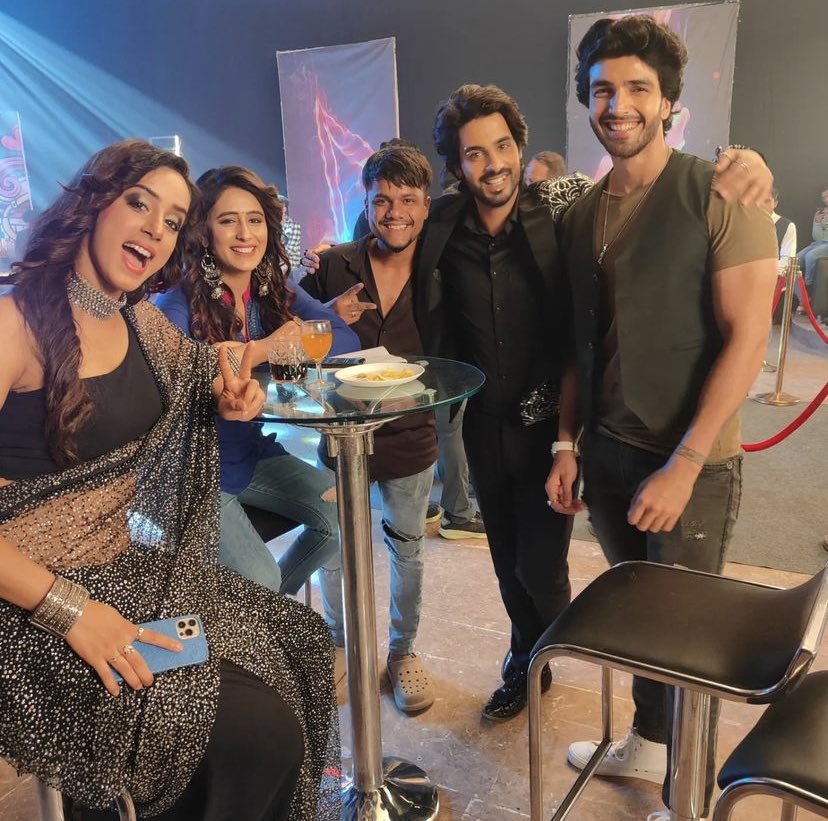 YehHaiChahatei's tweet photo. More #YehHaiChahatein BTS PICS 

YHC IS ABRARGUN
#FirstWinOfYHC https://t.co/u4au4AvMRR