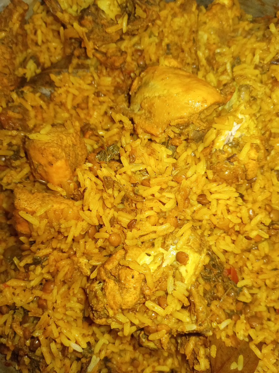 cindynaidoo3's tweet image. My first attempt at cooking #ChickenBiryani #SoExcited it turned out amazing and delicious, having Biryani with #Sambals 😋 #ThisTeluguGirlCanCook #FreedomDay🇿🇦