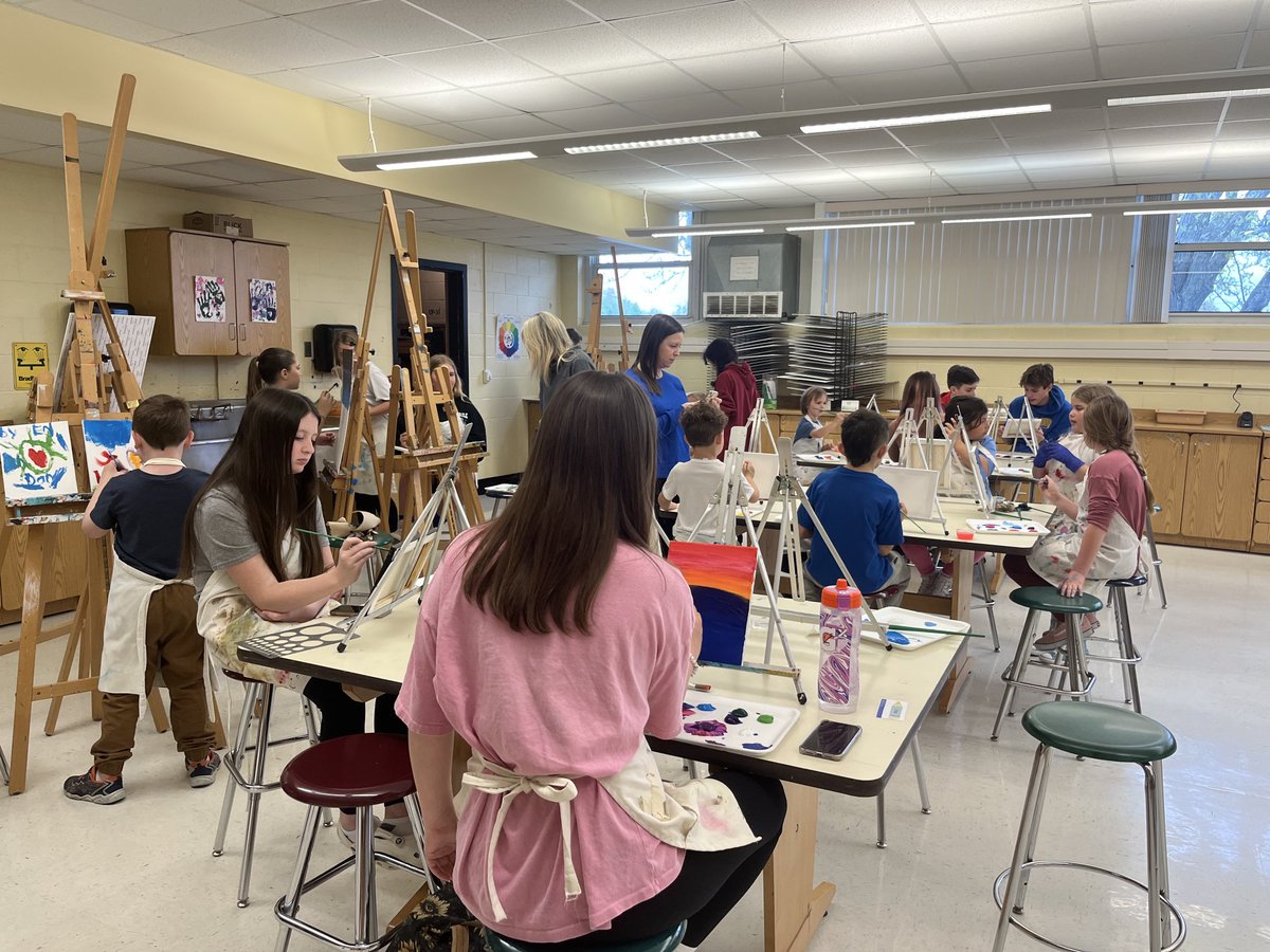 MrsLavinArt's tweet photo. Bring your kid to work day!  Lots of future artists working hard in the art room! https://t.co/XRpOt83QA7