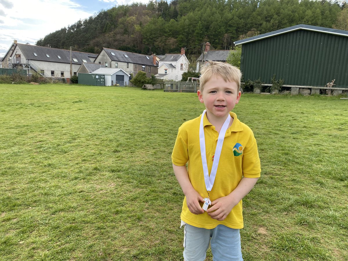 BmoCoaching's tweet image. CLWB TALYBONT 😁

Busy start to our club at @YsgolTalybont ! We delivered our multi-sport boot camp which included hurdles, javelin, handball passing,  and a penalty shootout! We then played ATT v DEF which is a dodgeball / handball based game! 🤾🏼‍♀️ 

Da iawn pawb! 💯

#chwaraeon