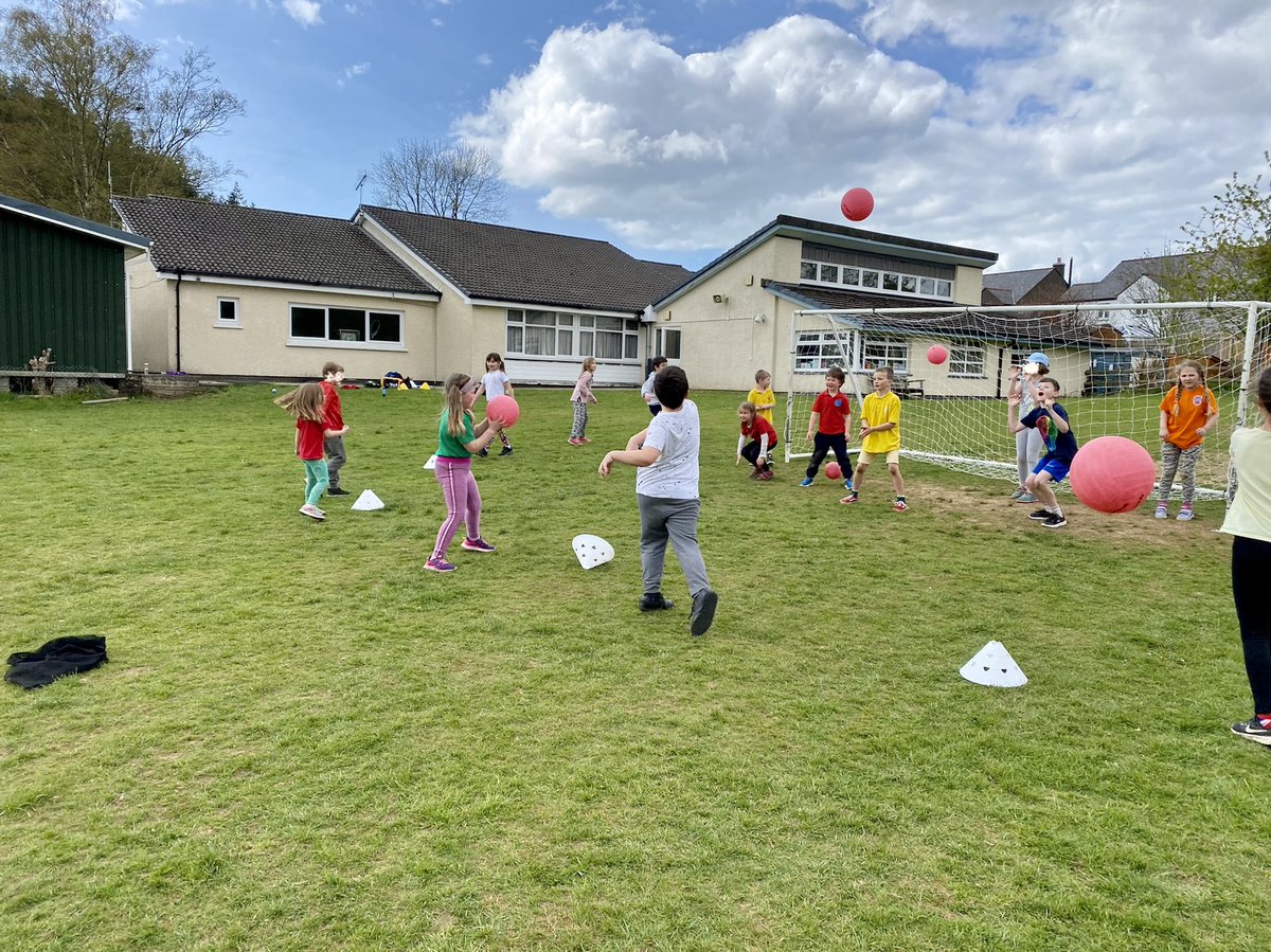 BmoCoaching's tweet image. CLWB TALYBONT 😁

Busy start to our club at @YsgolTalybont ! We delivered our multi-sport boot camp which included hurdles, javelin, handball passing,  and a penalty shootout! We then played ATT v DEF which is a dodgeball / handball based game! 🤾🏼‍♀️ 

Da iawn pawb! 💯

#chwaraeon