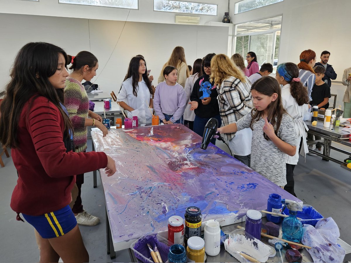#Ahora | Se está llevando a cabo el taller "EmocionArte: Autorregulación de las emociones a través de la expresión artística". 🎨

El mismo tiene lugar en el MACA (<a href="/fpatchugarry/">MACA Fundación Pablo Atchugarry</a>) y está a cargo de técnicos del programa Educación para la Salud.

#EducaciónMEC