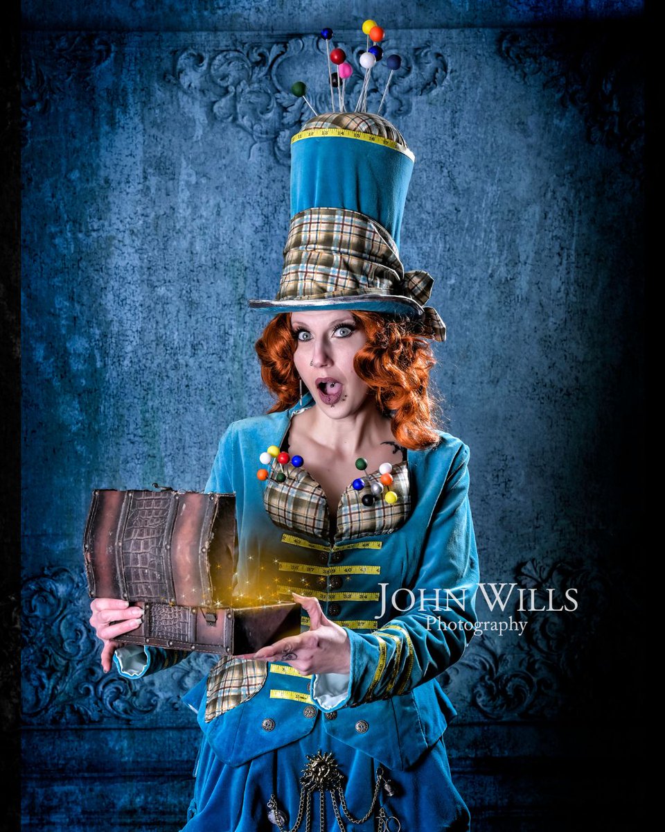 Madame_Absinthe's tweet photo. Episode 2 of Sew Fierce came out last night - Have you watched it yet?
.
.
Here I am in my creation for Episode 2 of Sew Fierce - The Film Star!
Photograph by @johnwillsphotography
#SewFierce #FashionDesigner #JohnWillsPhotography #MissE #MelanieSunshine #outTV #DragDesigner https://t.co/AMgZolodli