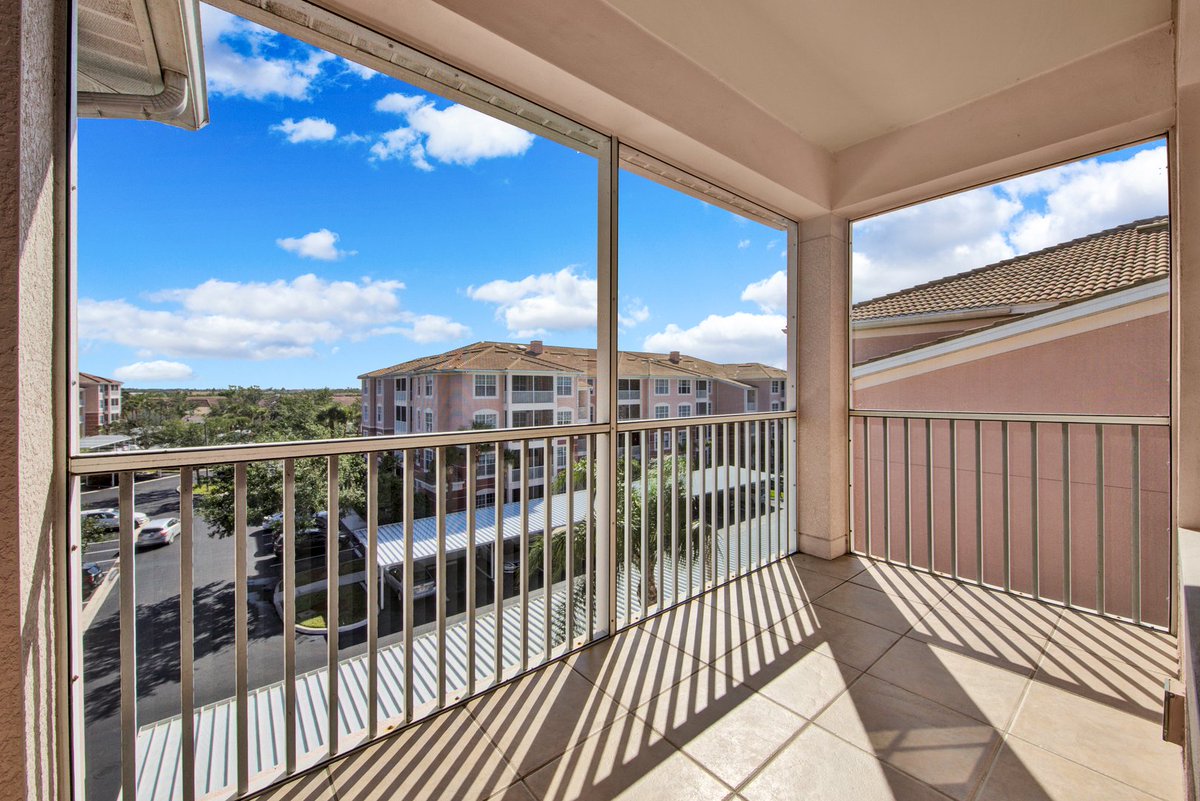 DennisWarson's tweet photo. Check out my new listing 11711 Pasetto Ln #405 Fort Myers $375,000 Enjoy living the SW FL lifestyle in this well maintained top floor condo in the gated community of Majestic Palms. The home features 3 bedrooms and 2 baths #swfl #FortMyers #listings #RealEstate #HomeForSale https://t.co/ACsbXSdHwf