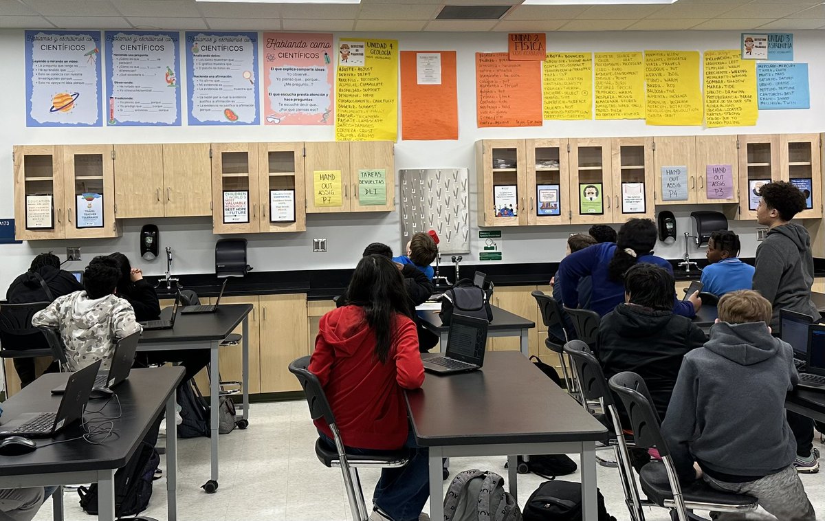 TefiBVV's tweet photo. Thank you @IreneZamoraSoto and @straus_jason for these amazing ideas for my Science classroom. On the left guiding sentences for talking/writing about science in Spanish, and on the right the Words Detectives! @RobertaRdMiddle @ParticipateLrng #teacherambassador #unitingourworld https://t.co/C8xjKuVeqS