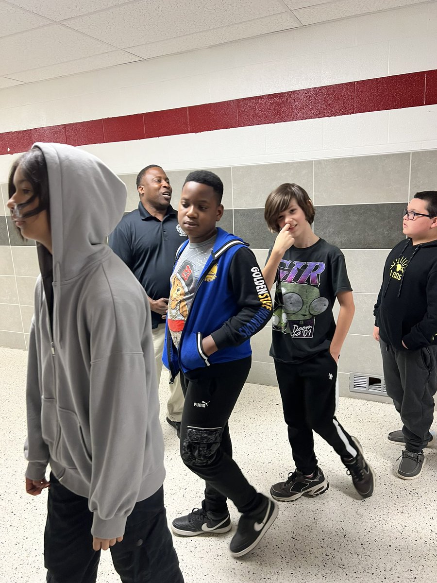 BenSymsMS's tweet photo. We enjoyed meeting our rising 5th graders today!! Thanks for visiting us! Special shout-out to for our 8th graders for being excellent ambassadors today!! #SpartanStrong #WeAreHCS #challengeacceptedlevelup https://t.co/TSqZYbJUKc