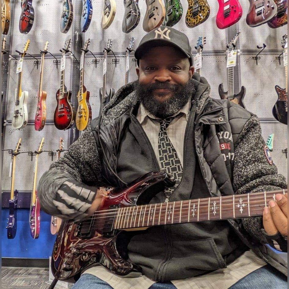 Anthony1ofthebe's tweet photo. THAT'S ME I PLAYING MY ELECTRIC GUITAR RIGHT NOW.🎸 https://t.co/VKb6e1VSNz