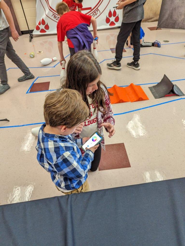 Sphero Robots with AP CSP students on bring your child to work day. #hprwildcats #TopofNJ #hpwildcatpride 
@JonTallamy @SeamusWCampbell @coachcdexter @HighPointSTEM @jacq_mccarthy @DelaneyWildcats @kfenlon67 @BrianEmmaHP @becky_sarno