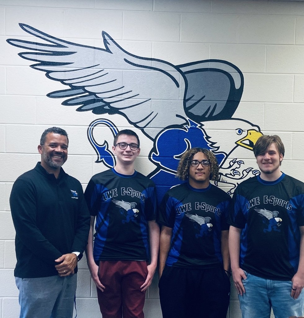 LWEGriffins's tweet photo. Congrats LWE Rocket League for advancing to the IHSA E-Sports State @ Evergreen Park HS Sat. 4/29.
Jacob Hartman (Haart), Colin Keener (Cloud) & Elisha Adams (Alincy) qualified for state in a highly competitive sectional. Big opportunities await the future of LWE esports. https://t.co/n1bs9cEy4p