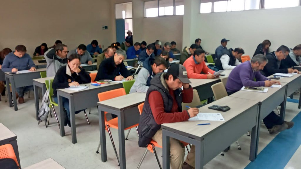 sagchile's tweet photo. En #Rancagua se realiza prueba de acreditación de operadores y operadoras del Programa #SIRSD de @sagchile. Estos asesores son fundamentales en la generación de planes de manejo para la recuperación de suelos en #OHiggins. https://t.co/f21zrwu6SD