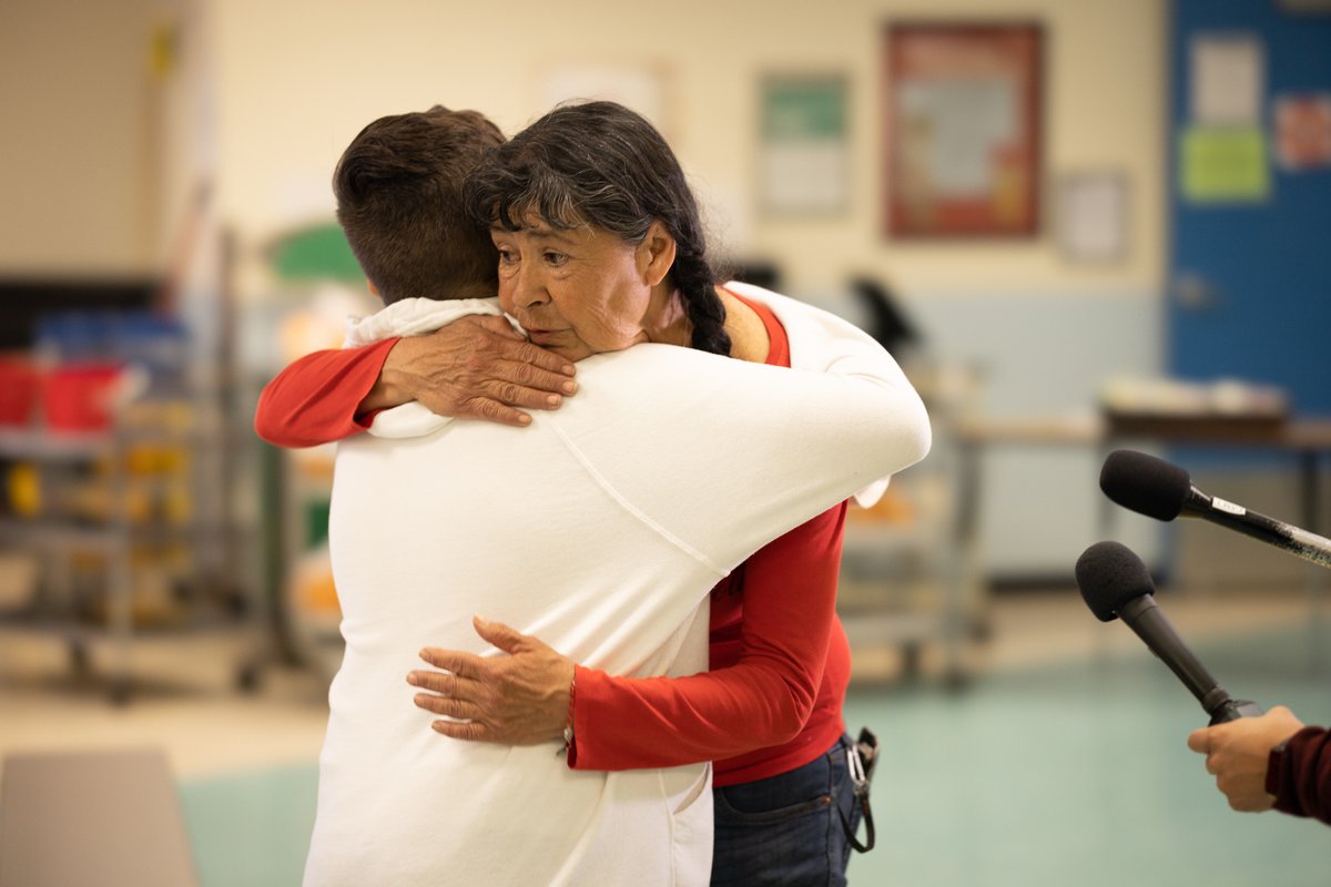 ABQschools's tweet photo. Janet Garcia, a custodian at La Mesa Elementary, rushed into action when she saw a student collapse from choking on his food. After several attempts of the Heimlich maneuver, fifth grader Christian Ortiz Gonzales could breathe again. 

Read more: https://t.co/GK1Hx7rL1f https://t.co/hKZJsgaJq6