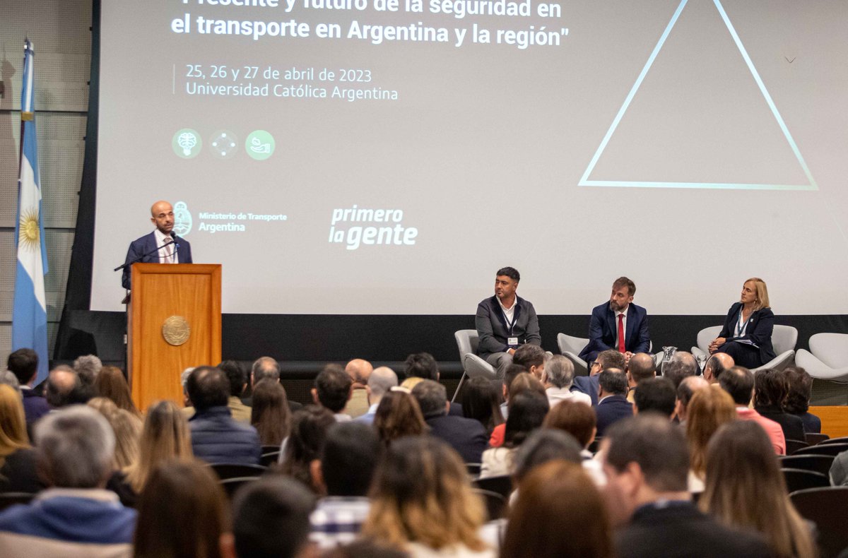 InfoJst's tweet photo. El presidente de la JST, @ObaidJulian realizó la apertura de la tercera Jornada del Simposio JST junto a @sandra_mayol de @INTIargentina, a @diegofolch de @CATAMP_oficial y a @FrancoMogetta, Secretario de Transporte de la Provincia de Córdoba. https://t.co/azwvHqhZBM