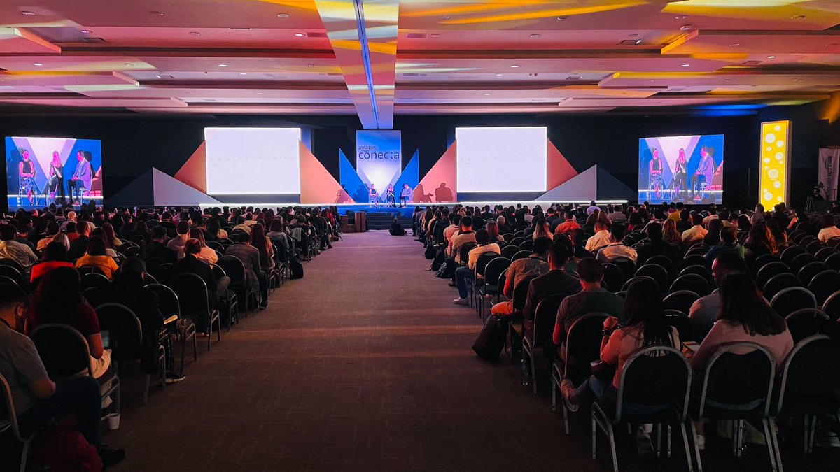 SEDEC_Tab's tweet image. #SEDECinforma | La SEDEC participó a través de la Subsecretaria @bustilloscarla en el panel de &quot;Gobierno Mexicano apoyando a las PyMEs&quot; en el evento #AMAZONConecta, donde se abordaron temas sobre los programas en economía digital, impulso al sureste y fortalecimiento de MiPyMEs.