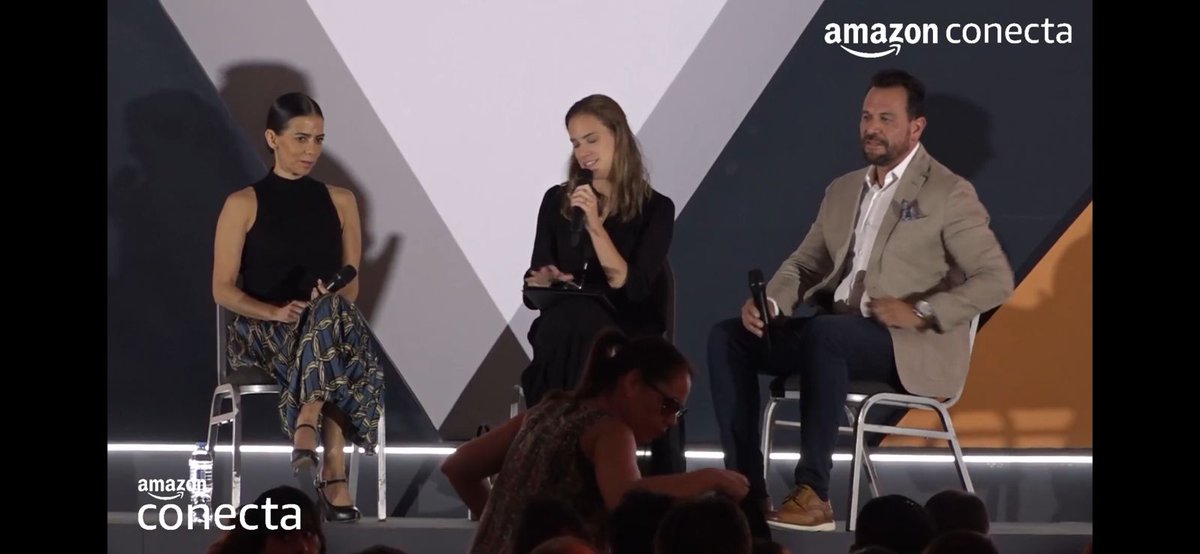 SEDEC_Tab's tweet image. #SEDECinforma | La SEDEC participó a través de la Subsecretaria @bustilloscarla en el panel de &quot;Gobierno Mexicano apoyando a las PyMEs&quot; en el evento #AMAZONConecta, donde se abordaron temas sobre los programas en economía digital, impulso al sureste y fortalecimiento de MiPyMEs.