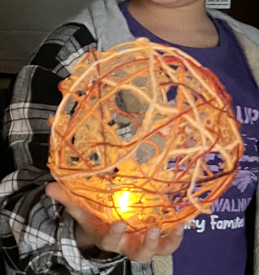 artBWHS's tweet photo. 5th grade art club made some really cool yarn and/or tissue paper lanterns!! @BWISOH @BWLSD look at them glow!!! https://t.co/bdobuogkxJ