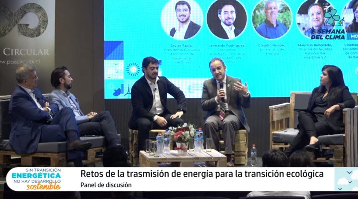 Leonardorodz's tweet photo. Interesante discusión hoy en la #6taSemanaDelClima. La transmisión de energía en la transición energética. (Proyectos, retos, nuevas tec, rol de academia)

Gracias ex ministro @claudiohuepe, a @Mrebolledointe1 de #ISAInterChile y @Javier_Tapia_C de Asociación Transmisoras de 🇨🇱 https://t.co/ZKOJ0Y0atP