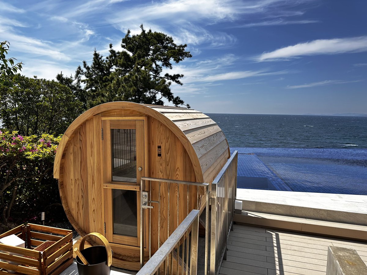 shintaku81's tweet photo. 和歌山白浜のホテルシーモアに来ました！

昨日オープンしたばかりの屋外温水プールインフィニティプールに  揚松 晴也さんのところのONESAUNAが設置！

#動作確認大事 #ONESAUNA #MAGLAB #インフィニティプール https://t.co/HbnAj6b9NU