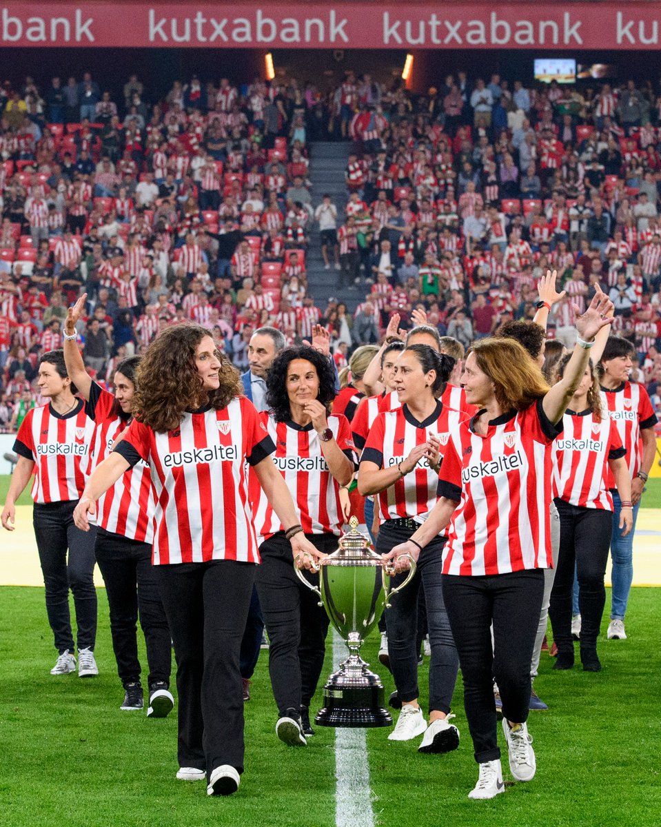 athletic_eus's tweet photo. 😍 Eskerrik asko, TXAPELDUNAK!

Eredu zarete, gure harrotasuna. Zuei esker, gara. 

#AthleticSevillaFC #AthleticClub 🦁 https://t.co/ysPsj6VEjP