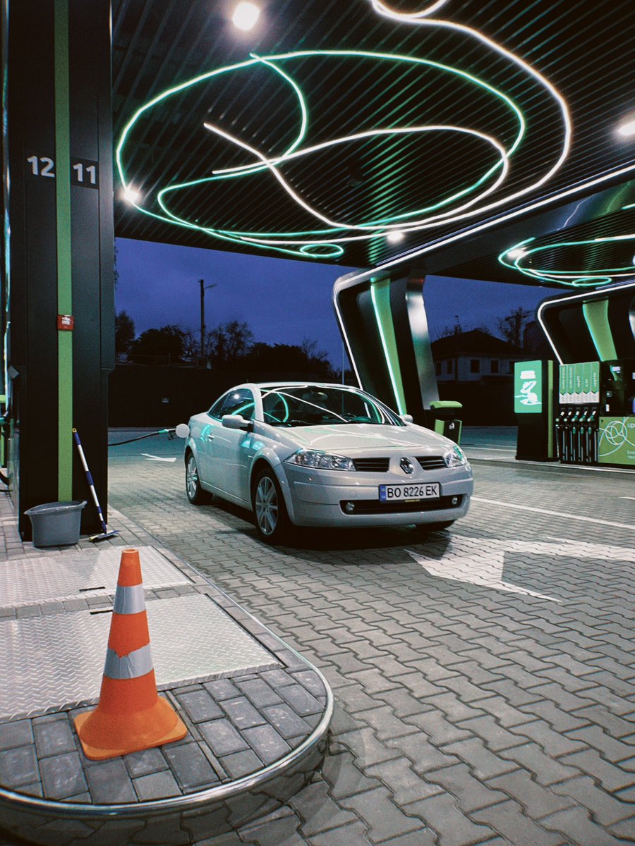 олег tweet media