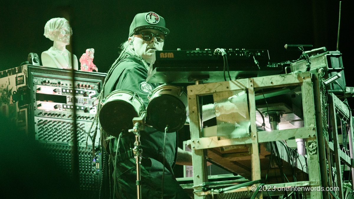 oneintenwords's tweet photo. Last night I witnessed Skinny Puppy's Final Tour stop in Toronto. It was amazing to be in a sea of black clothes, taking in the unique sound that blew my mind in 1986!

All my photos of @skinnypuppy_ and openers Lead Into Gold (Paul Barker) are up at https://t.co/7E1EwEeimG https://t.co/VbtBqkeiI0