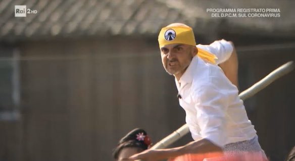 SparkleInMyStep's tweet photo. finalmente il mio gioco preferito con i bastoni #pechinoexpress https://t.co/ncPpV9bs5R
