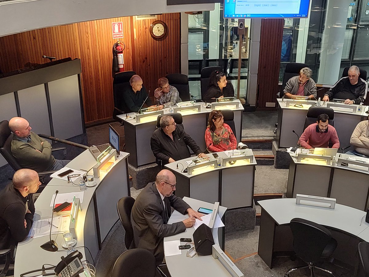 La edila (s) <a href="/lferblanco/">Fernanda Blanco</a> habla en la sesión de hoy sobre la importancia del #1deMayo, en particular el de 1983
"Aquel primero de mayo de 1983 es el resultado del proceso incesante de lucha contra la dictadura"