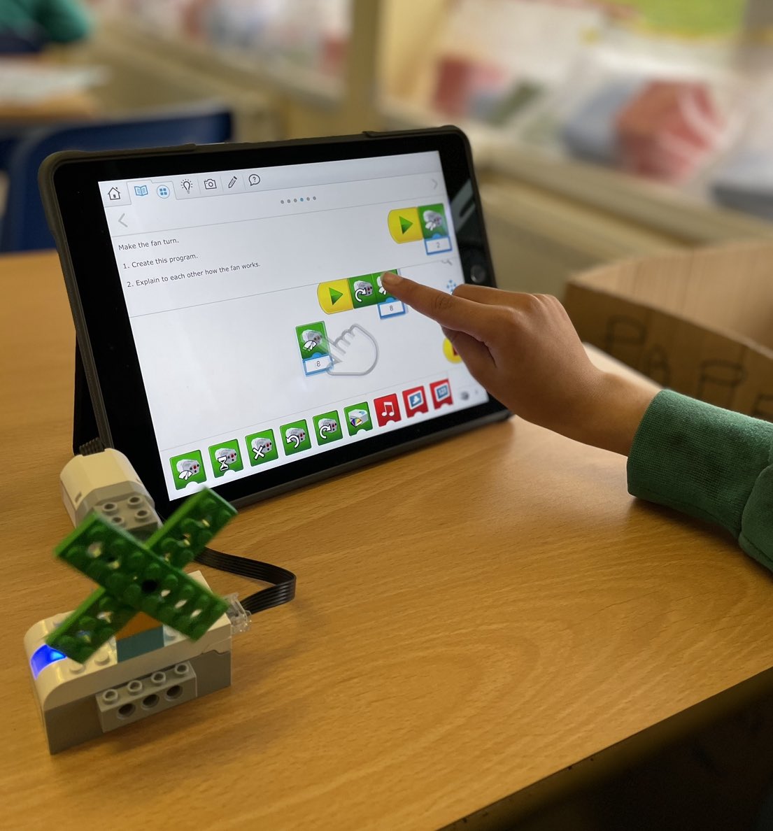 MrsEteachestech's tweet photo. Another amazing day with @LEGO_Education tools. Today was WeDo.Year 4 loved them.The room was full of engaged, excited and smiling children. Many moments of success and such a buzz in the room and so many skills. #programming #LegoEd #Edtech https://t.co/pOO7ZaHrkb