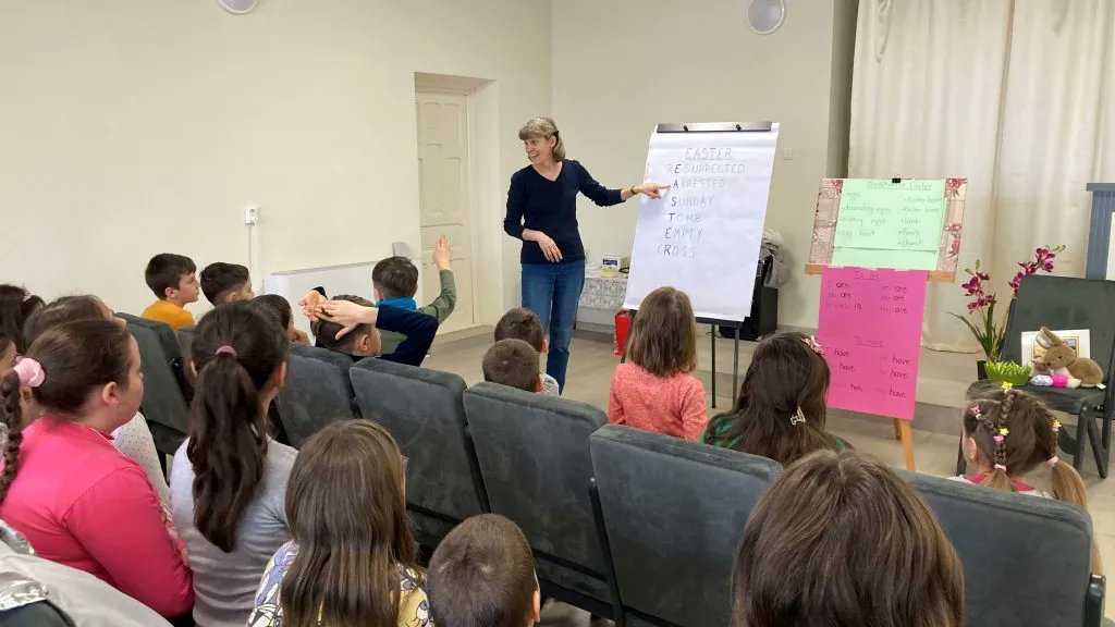 ABWECanada's tweet photo. Read an update from the Rummey's serving in Children's Ministry through English Training Outreach in Romania. 

https://t.co/1dYIH5u8gV https://t.co/umP0r0IZQD